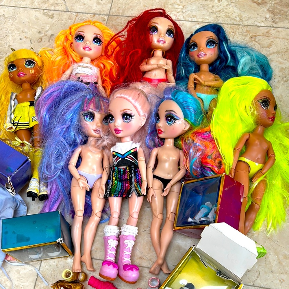 RAINBOW HIGH COLLECTION OF 8